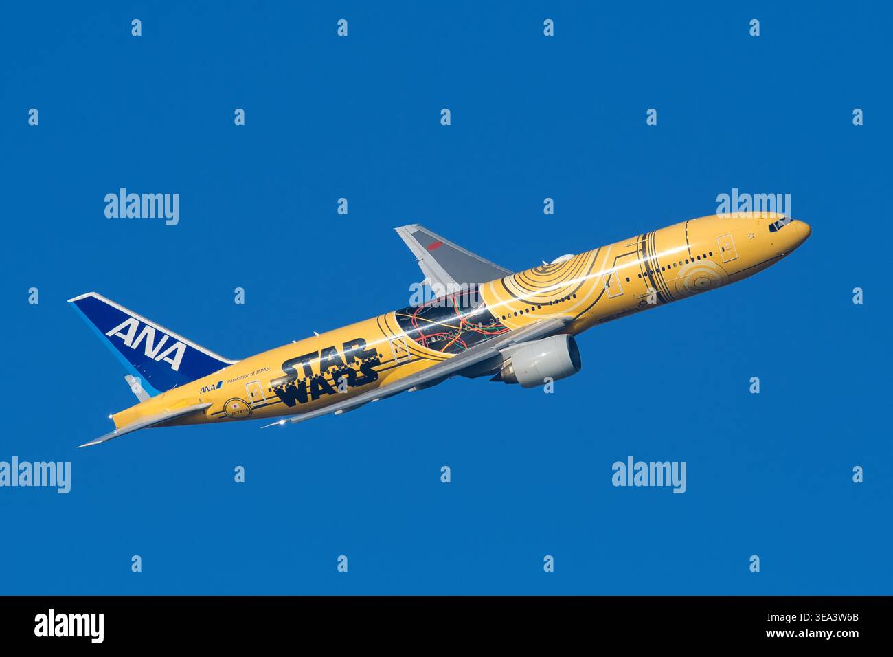 Boeing 777 200 jet airplane wing hi-res stock photography and