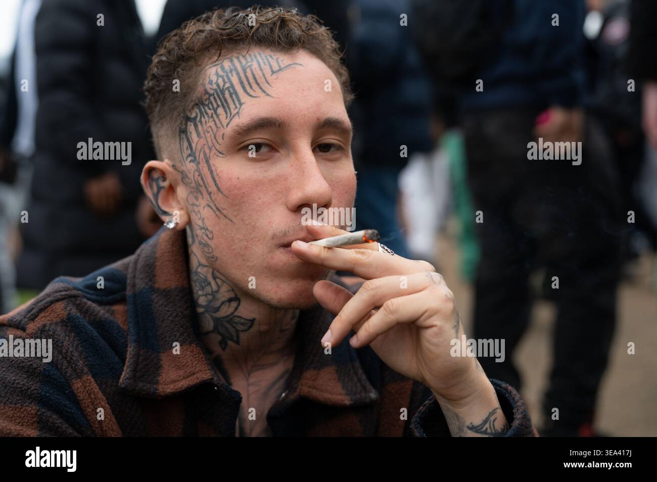 Man with tattoos smoking hi-res stock photography and images