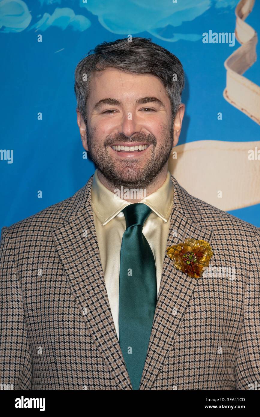 Alex Brightman attends 