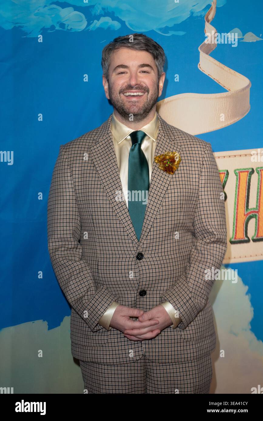Alex Brightman attends 