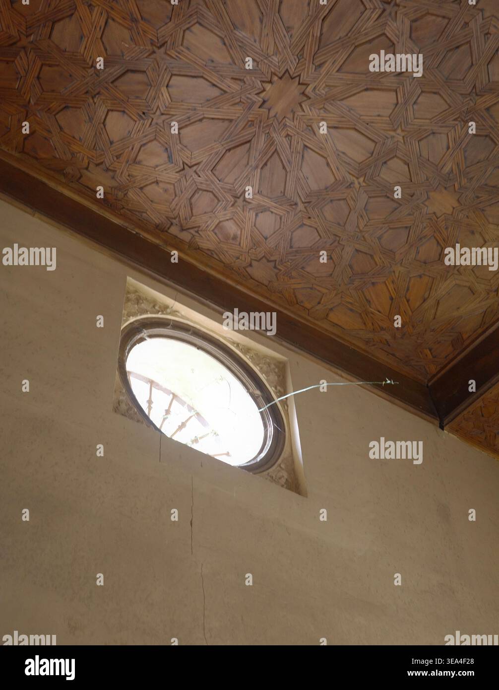Ornate circular plaster ceiling hi-res stock photography and images - Alamy