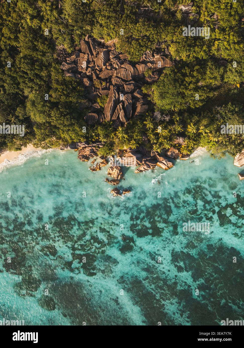Seychelles beach featuring granite hi-res stock photography and images ...