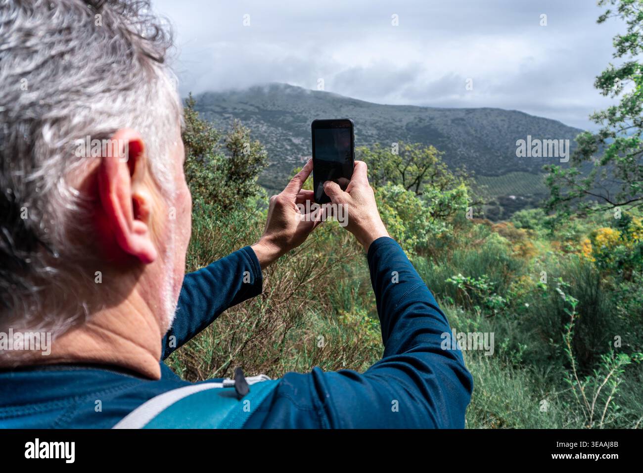 Person taking photo mountain hi-res stock photography and images - Alamy