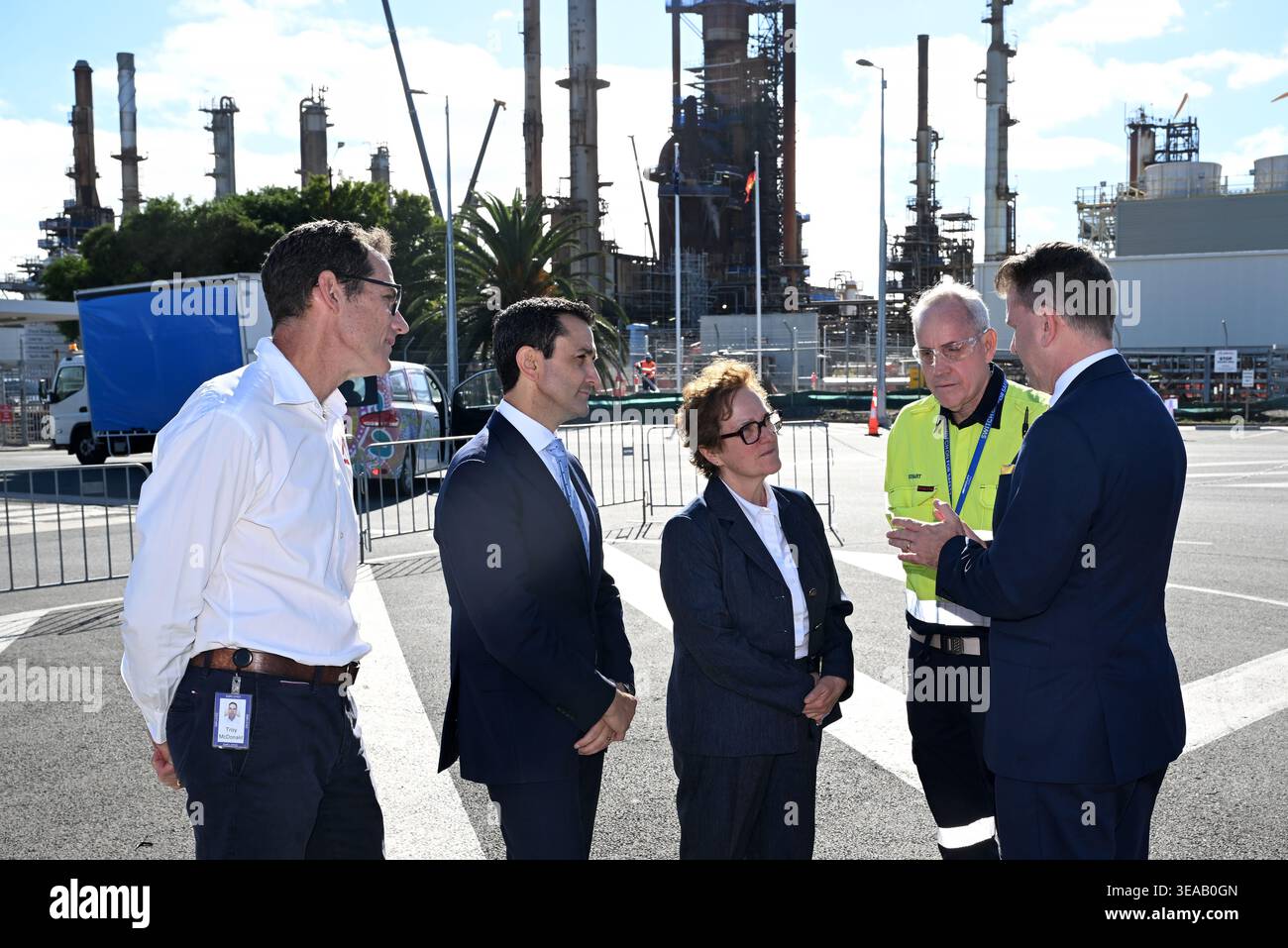 Refinery Project Manager Picture Examples (Left to right) Troy McDonald, General Manager Projects, Queensland ...