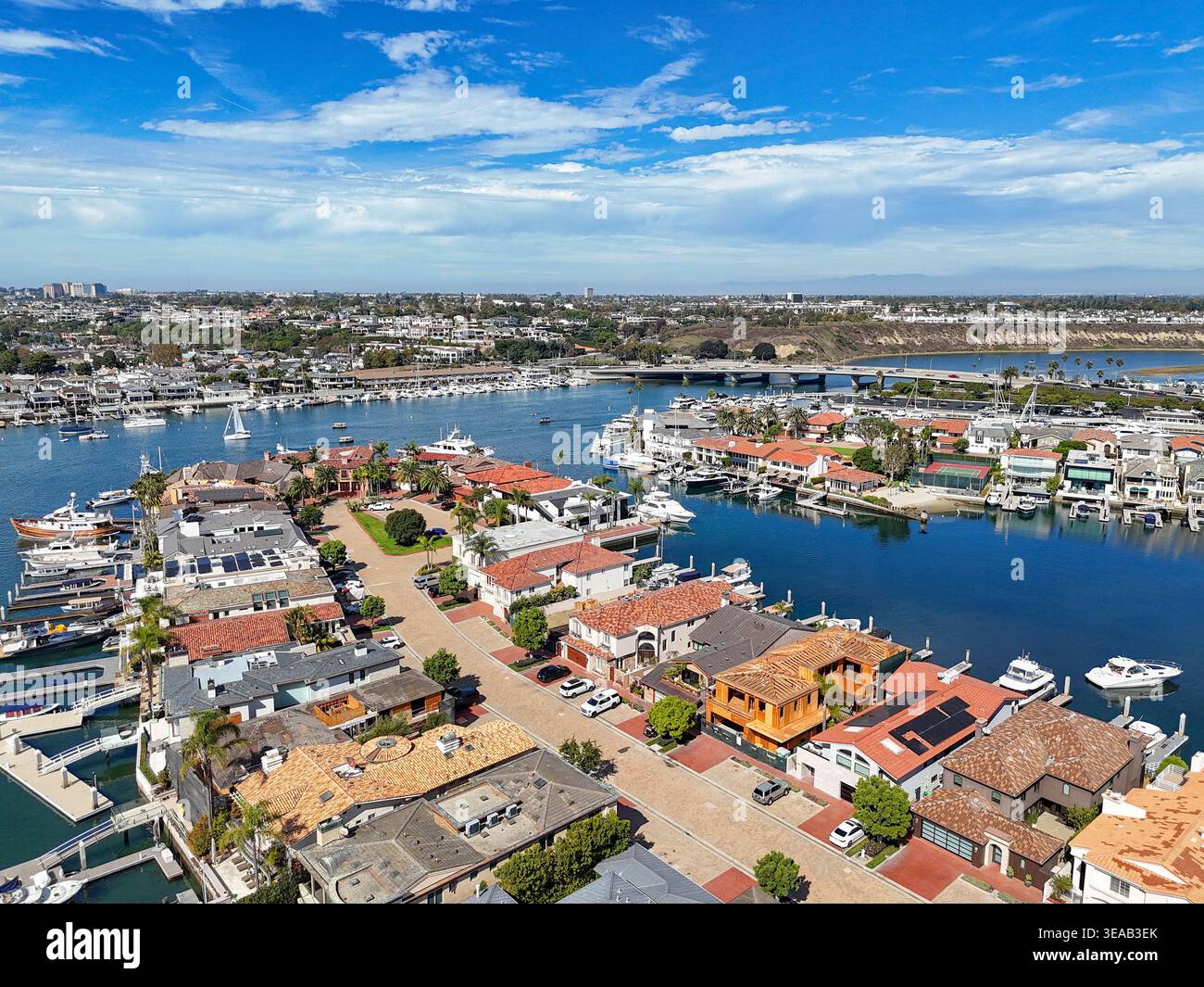 Luxury boats and homes in Newport beach in Orange County, Southern California Stock Photo