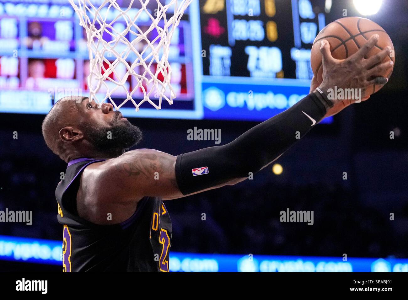 Los Angeles Lakers forward LeBron James shoots during the second half ...