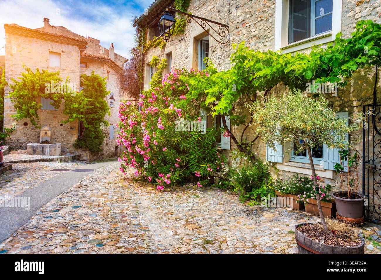 Vaison la Romaine the medieval town, perched on the rocky outcrop cliff, Provence, France. Incredible old town of Vaison-la-Romaine, Vaucluse, Provenc Stock Photo