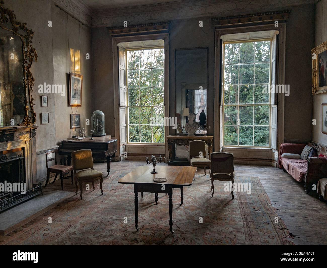 18th century house interior hi-res stock photography and images - Alamy