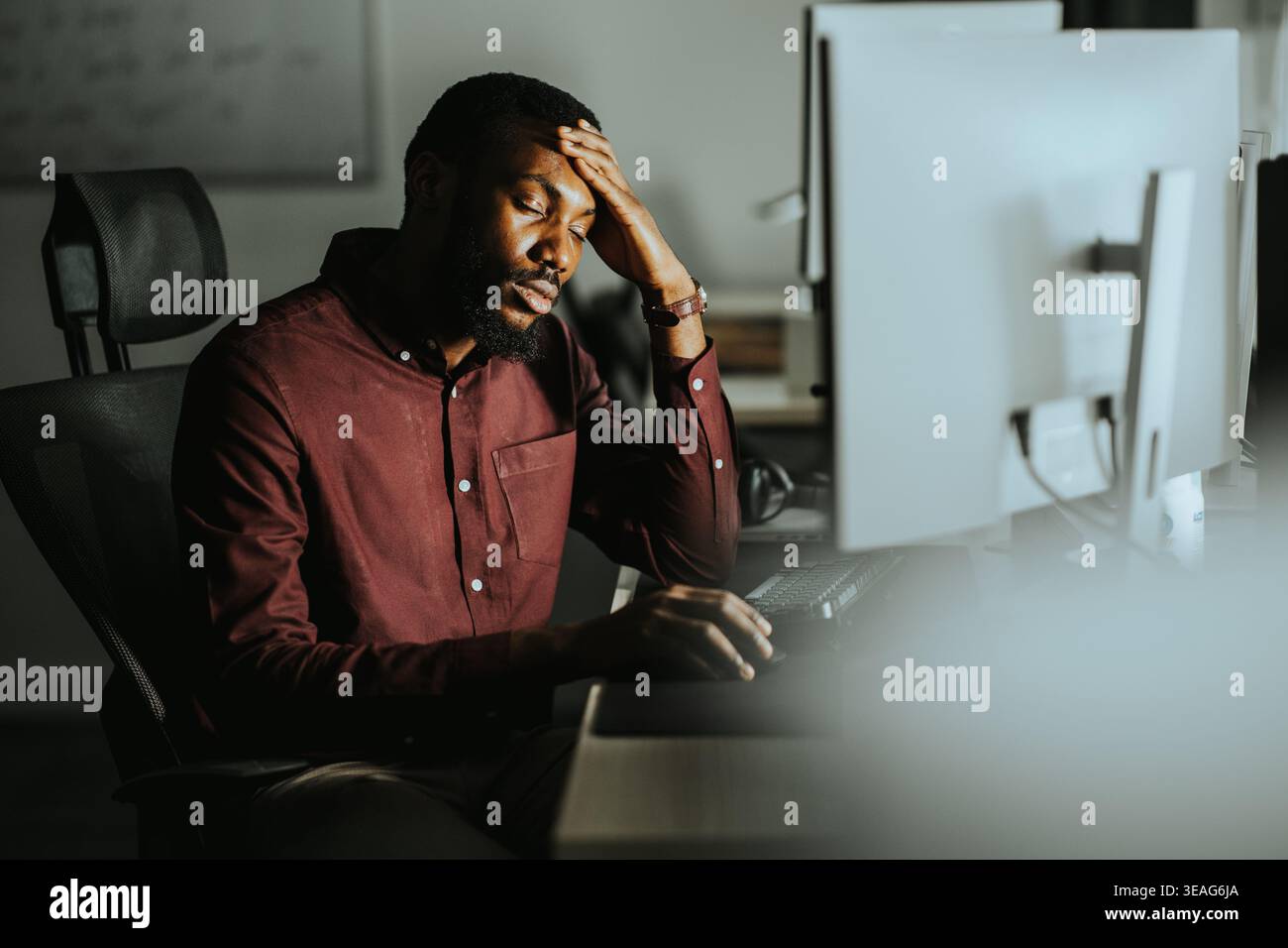 Stress office desk multitasking hi-res stock photography and images - Alamy