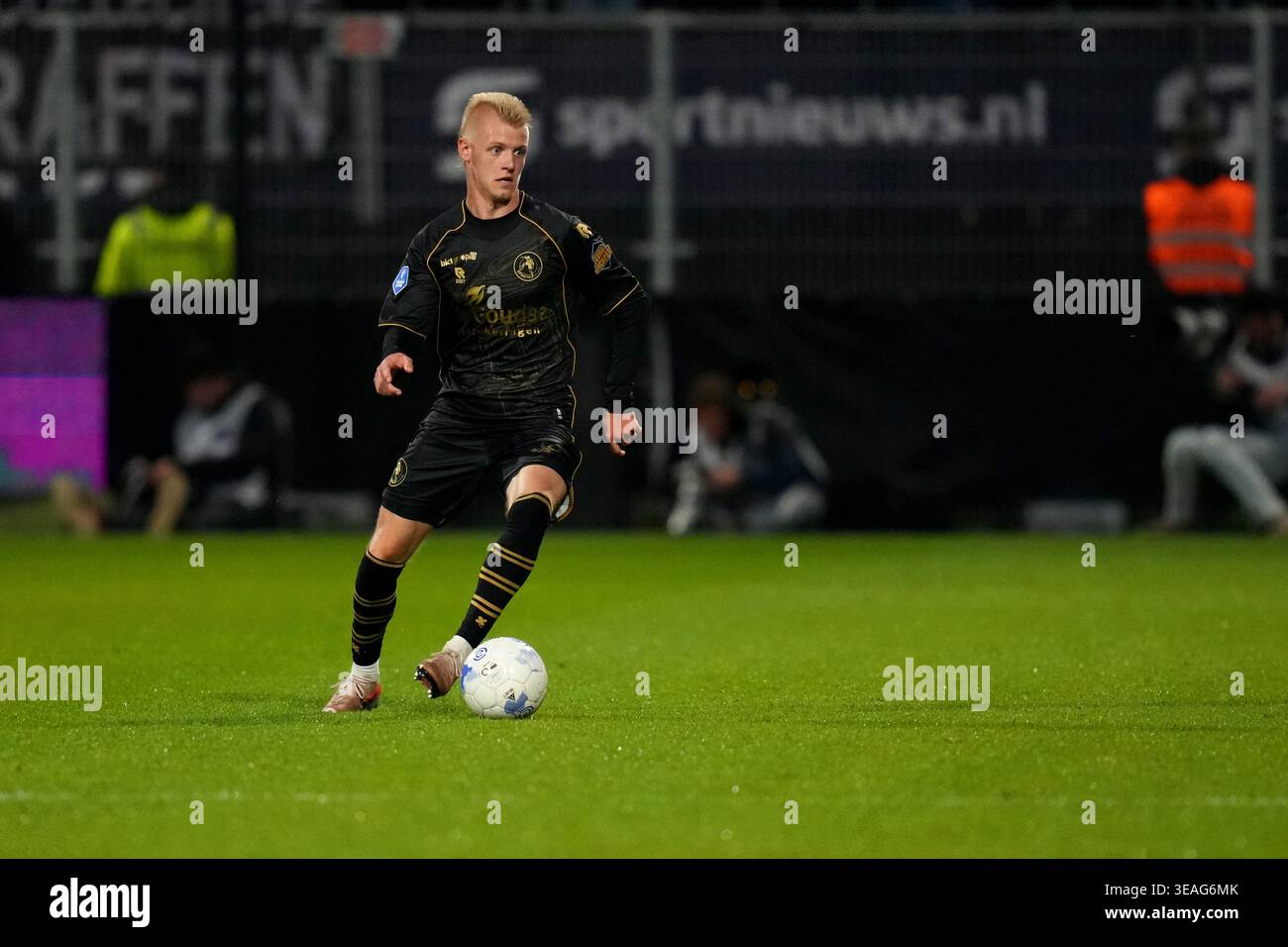 velsen-zuid-giannino-vianello-of-sparta-rotterdam-during-the-2025