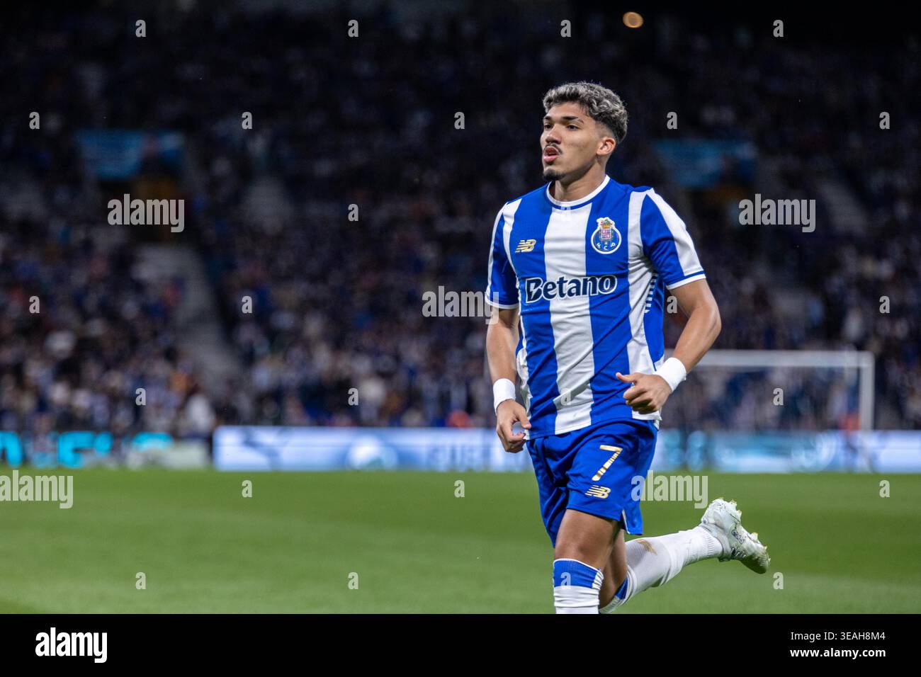 porto-portugal-23-apr-2026-fc-porto-s-william-gomes-in-action-during