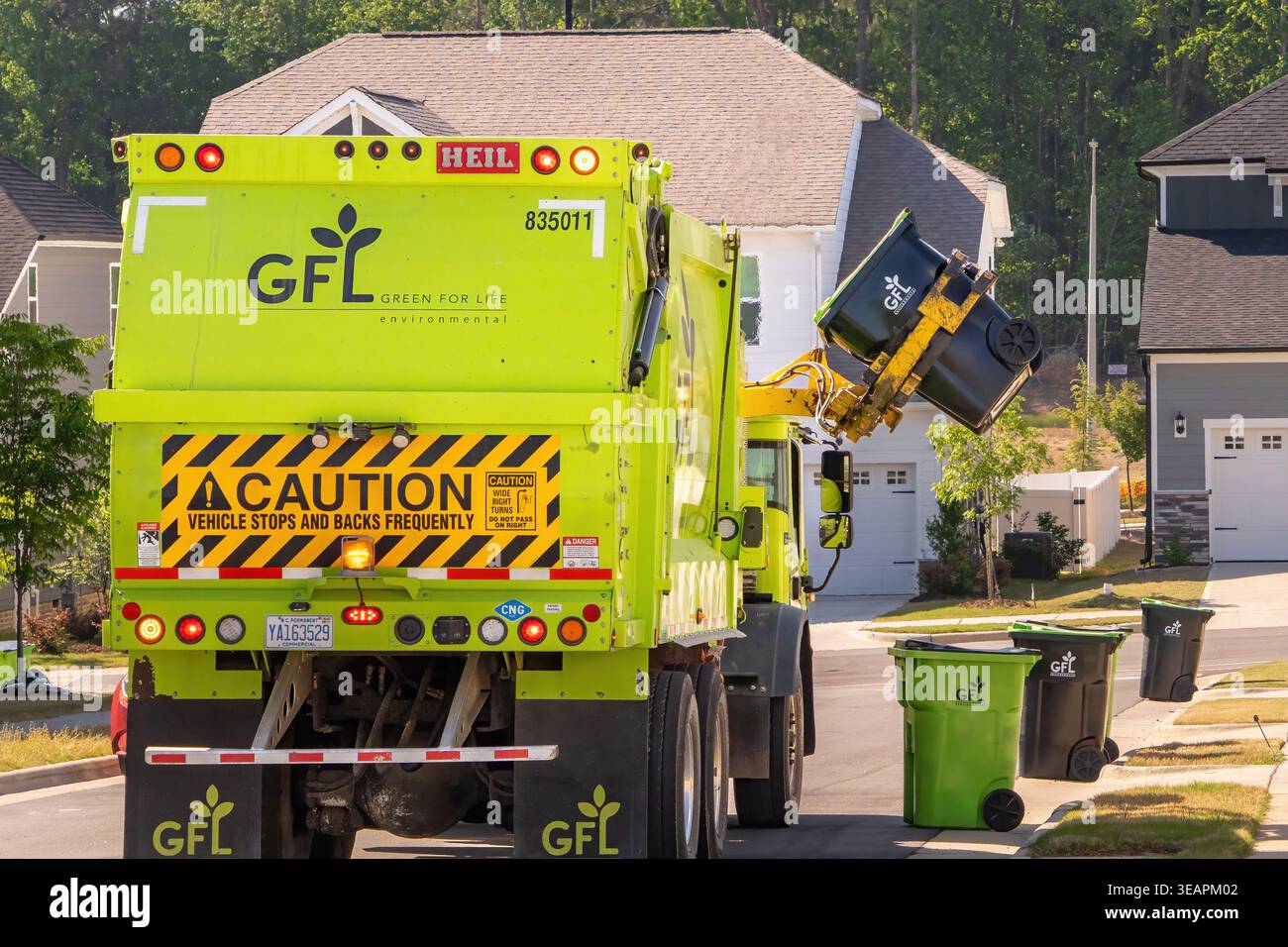 Garbage Side Automated side loader garbage truck hi-res stock photography and images ...