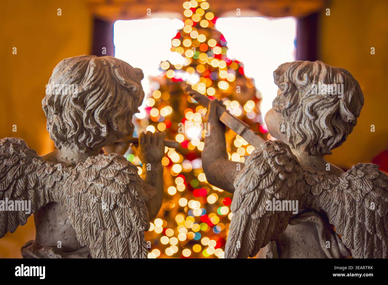 Angels playing music heaven hi-res stock photography and images 