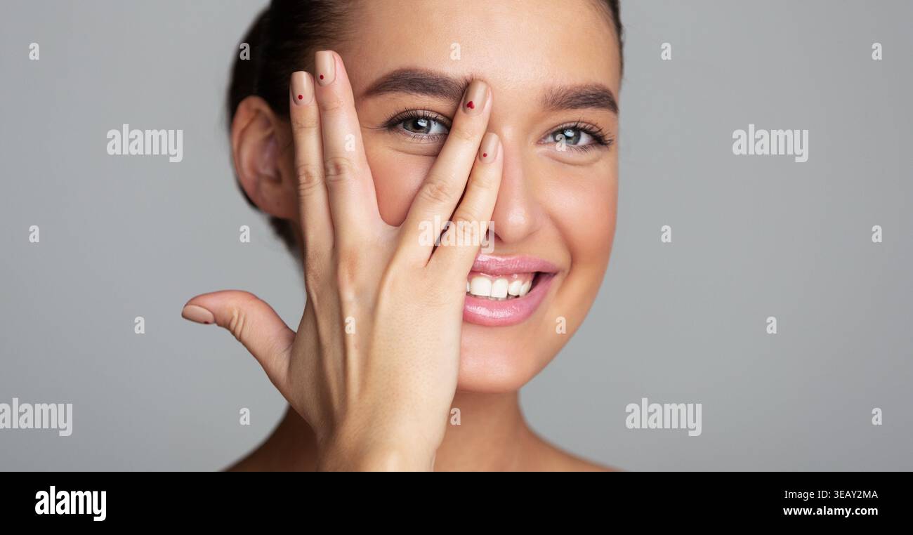 Portrait featuring smiling person hi-res stock photography and images ...