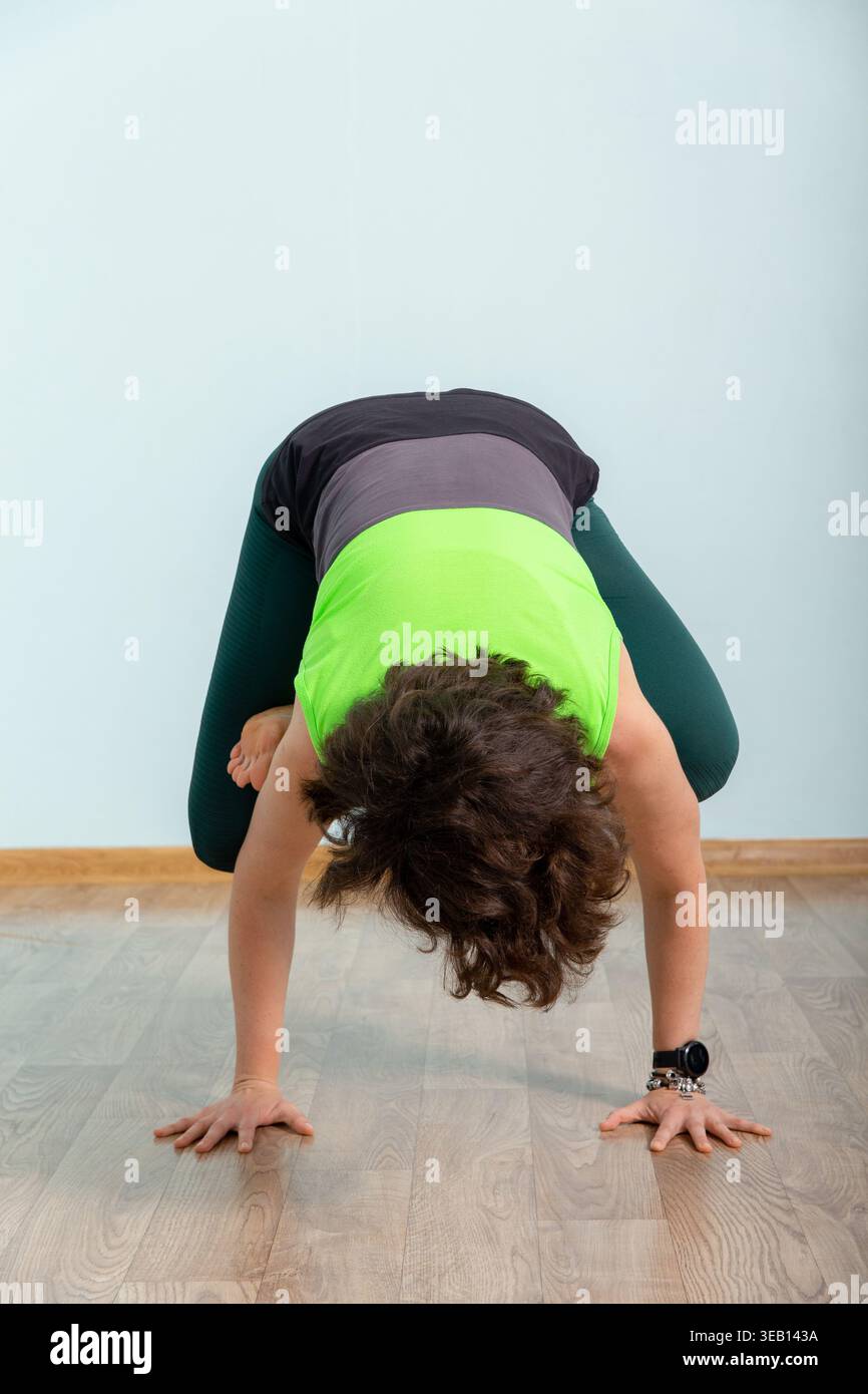 Body contortion hi-res stock photography and images - Alamy