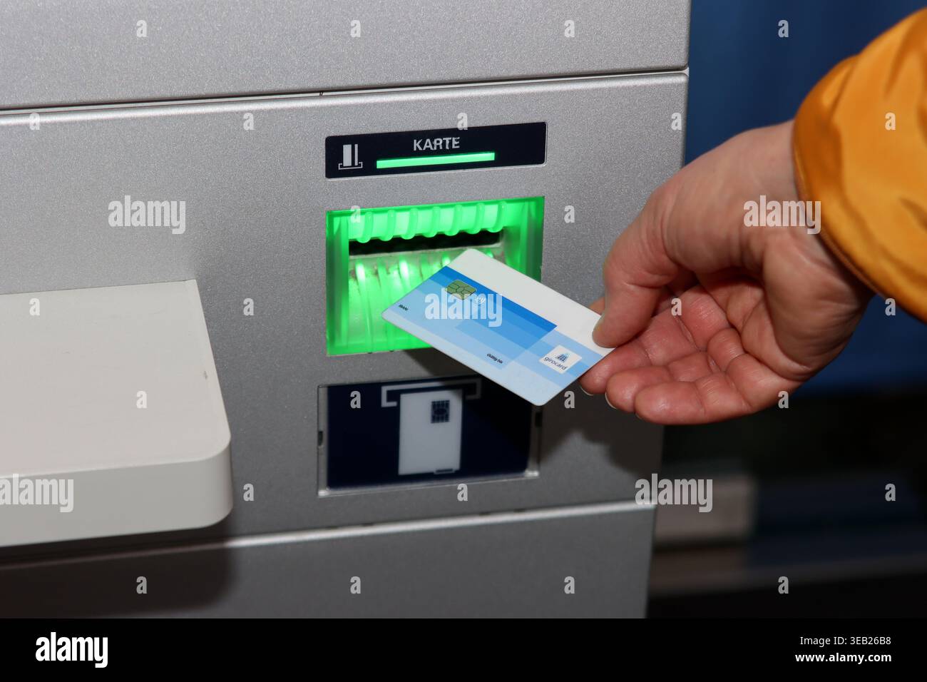 Cash cards bank statements hi-res stock photography and images - Alamy