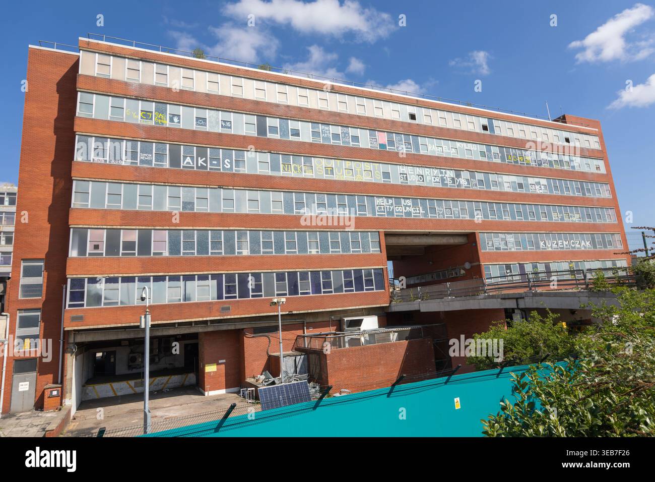 Outpost England Gildengate House, Outpost Studios artist spaces in disused 1960s office ...