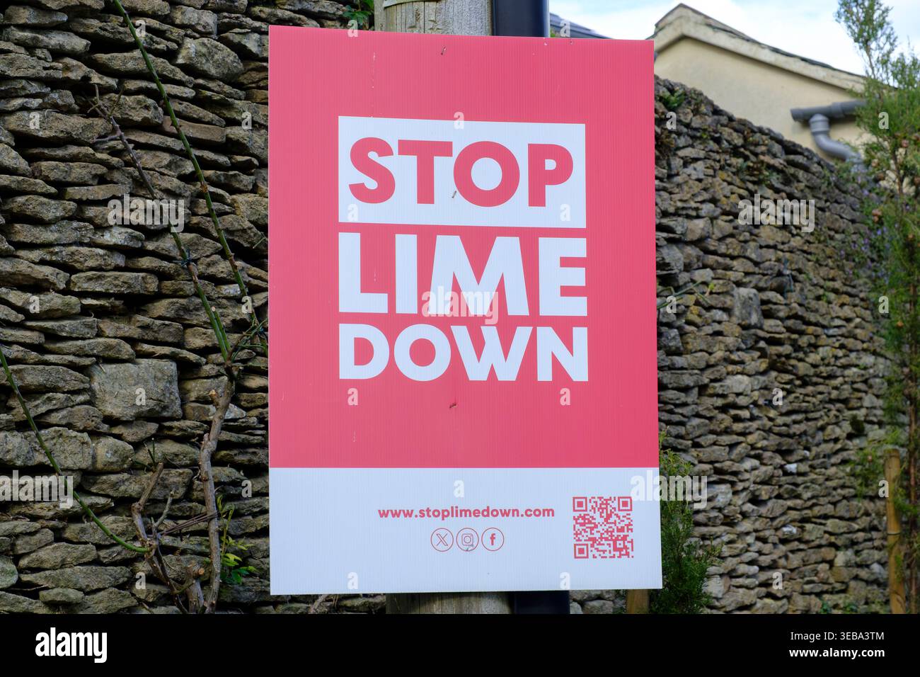 Sherston a small Wiltshire Village  Stop Lime Down Sign Stock Photo