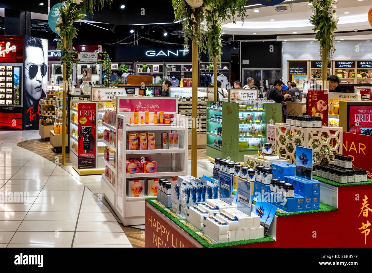 Duty free retail shops hi-res stock photography and images - Page 4