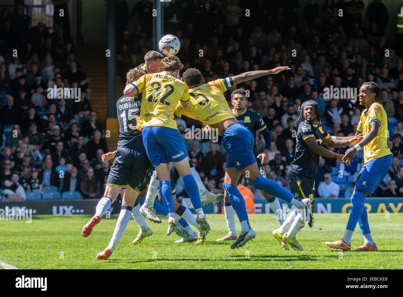 Southend Utd v Wealdstone FC at Roots Hall, in the final National League game of the 2025-26 season. Players challenging for a high ball Stock Photo
