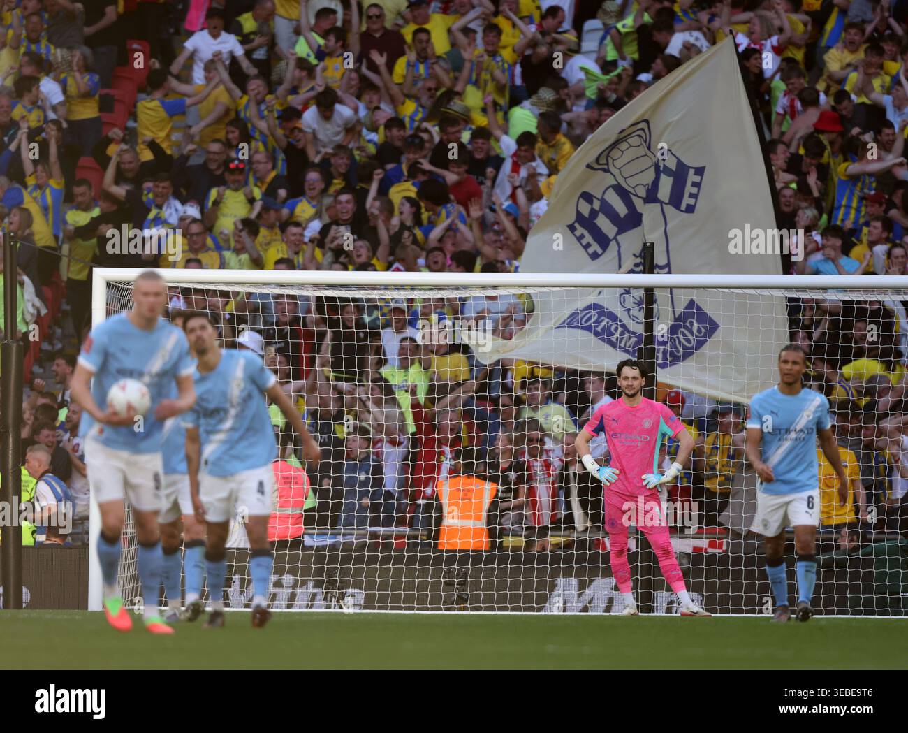 London, UK. 25th Apr, 2026. James Trafford (MC) dejection after the first Soton goal (0-1) at the Emirates FA Cup Semi-Final match Manchester City v Southampton, at Wembley Stadium, London, UK on 25th April, 2026. Credit: Paul Marriott/17�Թ����� Live News Stock Photo