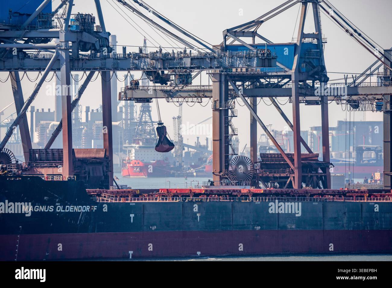 Bulk terminal, loading and unloading of bulk carriers transporting bulk ...