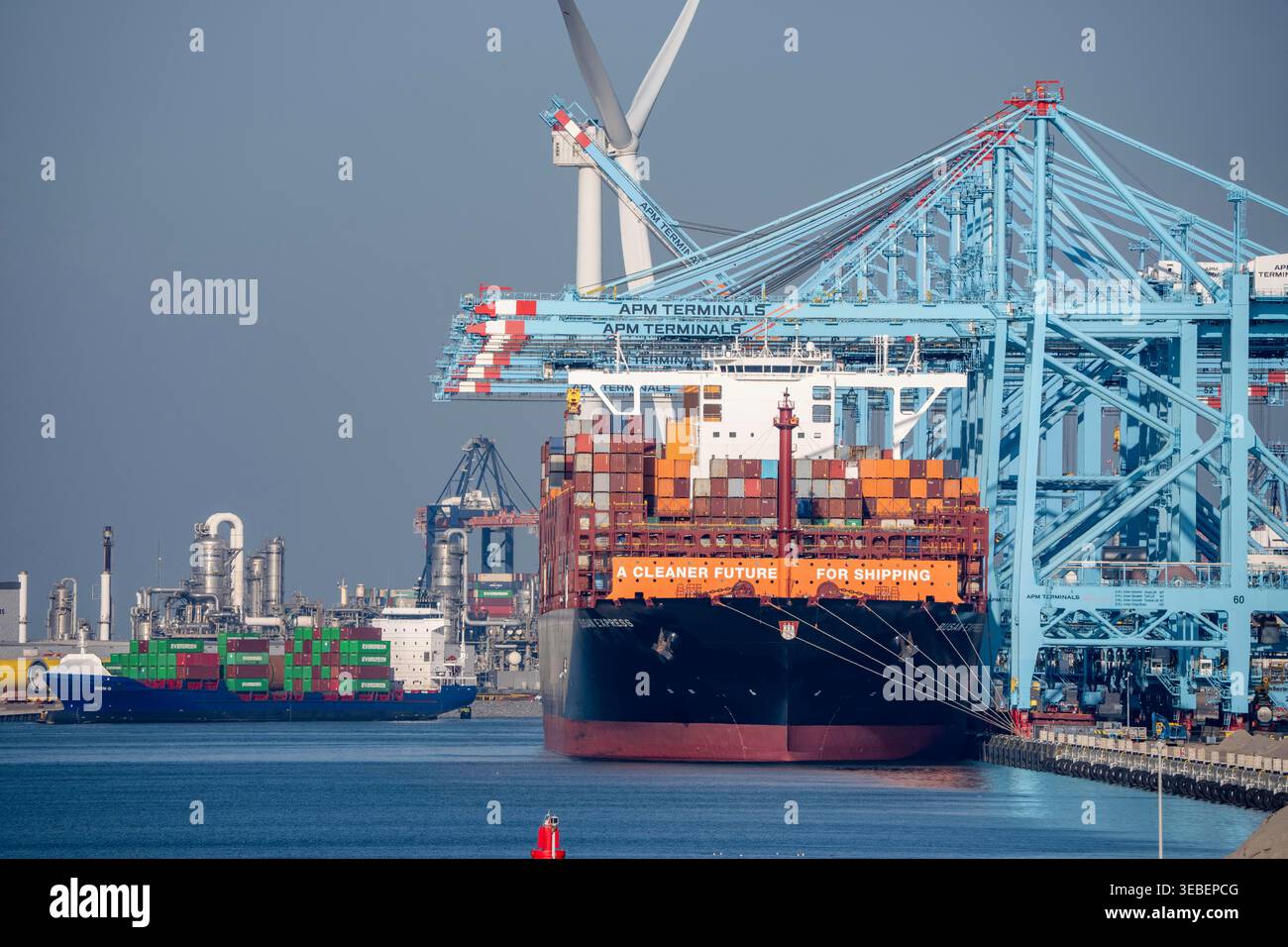 APM Container Terminal, the container ship Busan Express, operated by ...