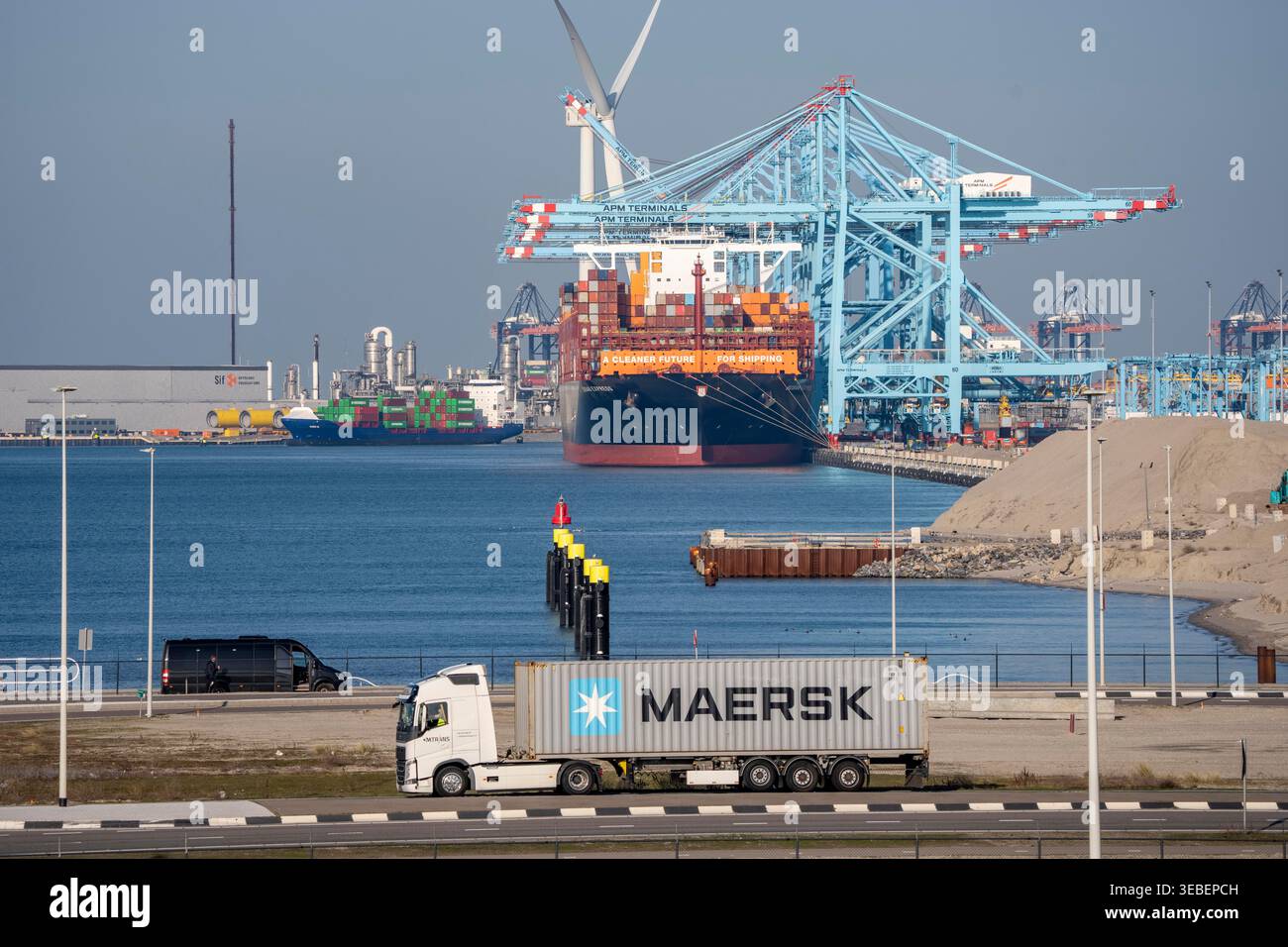 APM Container Terminal, the container ship Busan Express, operated by ...