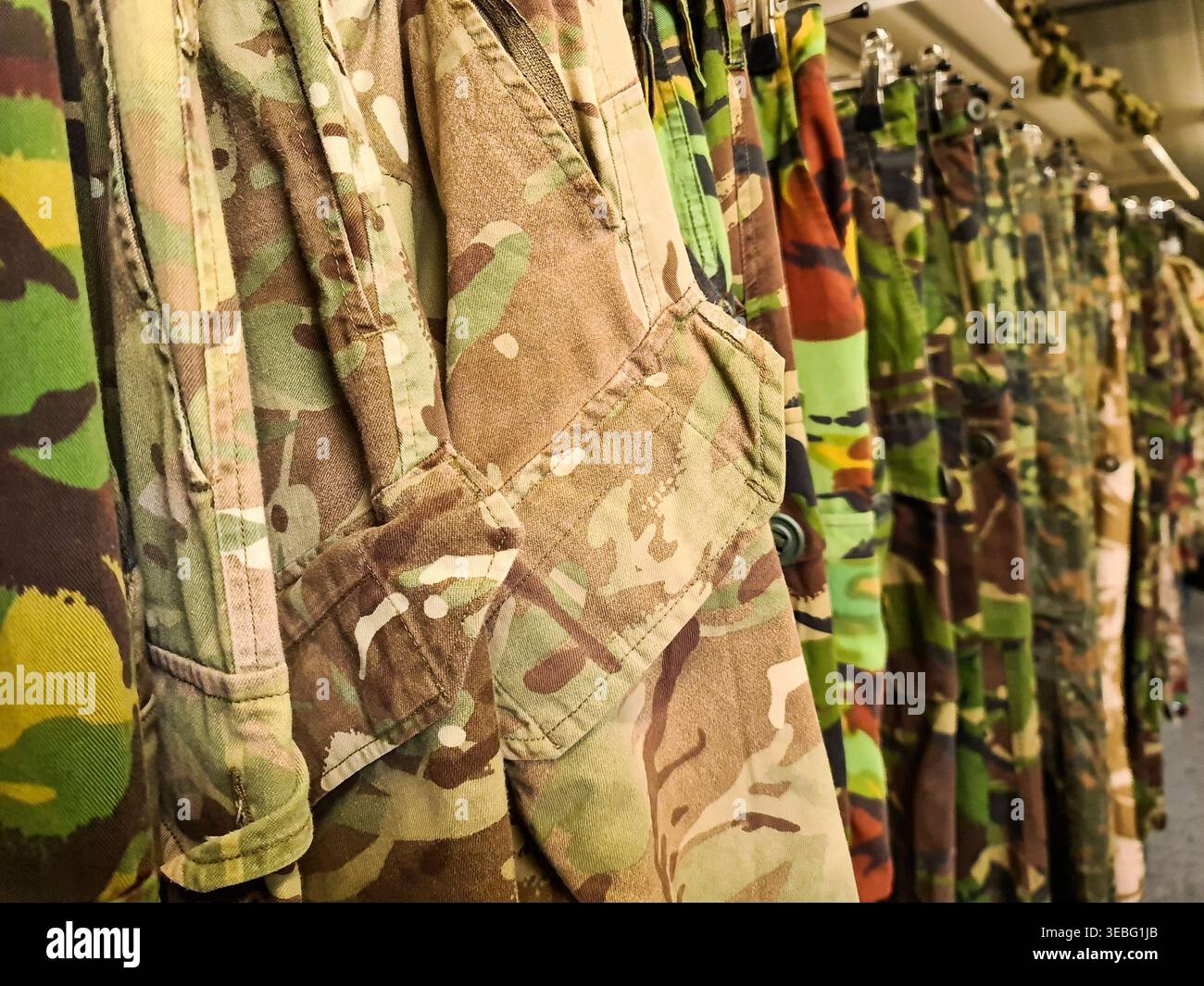 War ready material hi-res stock photography and images - Alamy