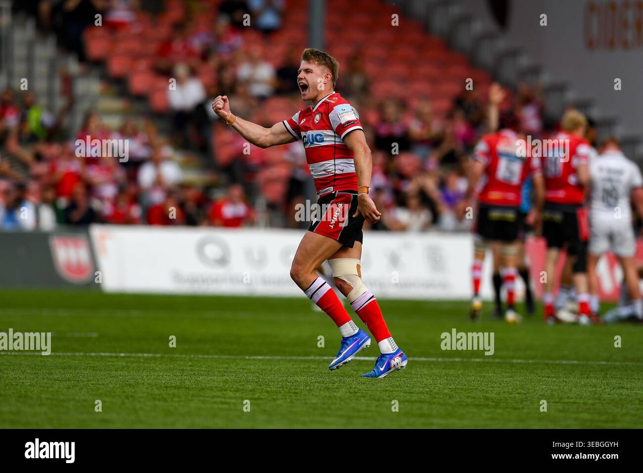 Charlie Atkinson of Gloucester Rugby celebrates a late penalty in the ...