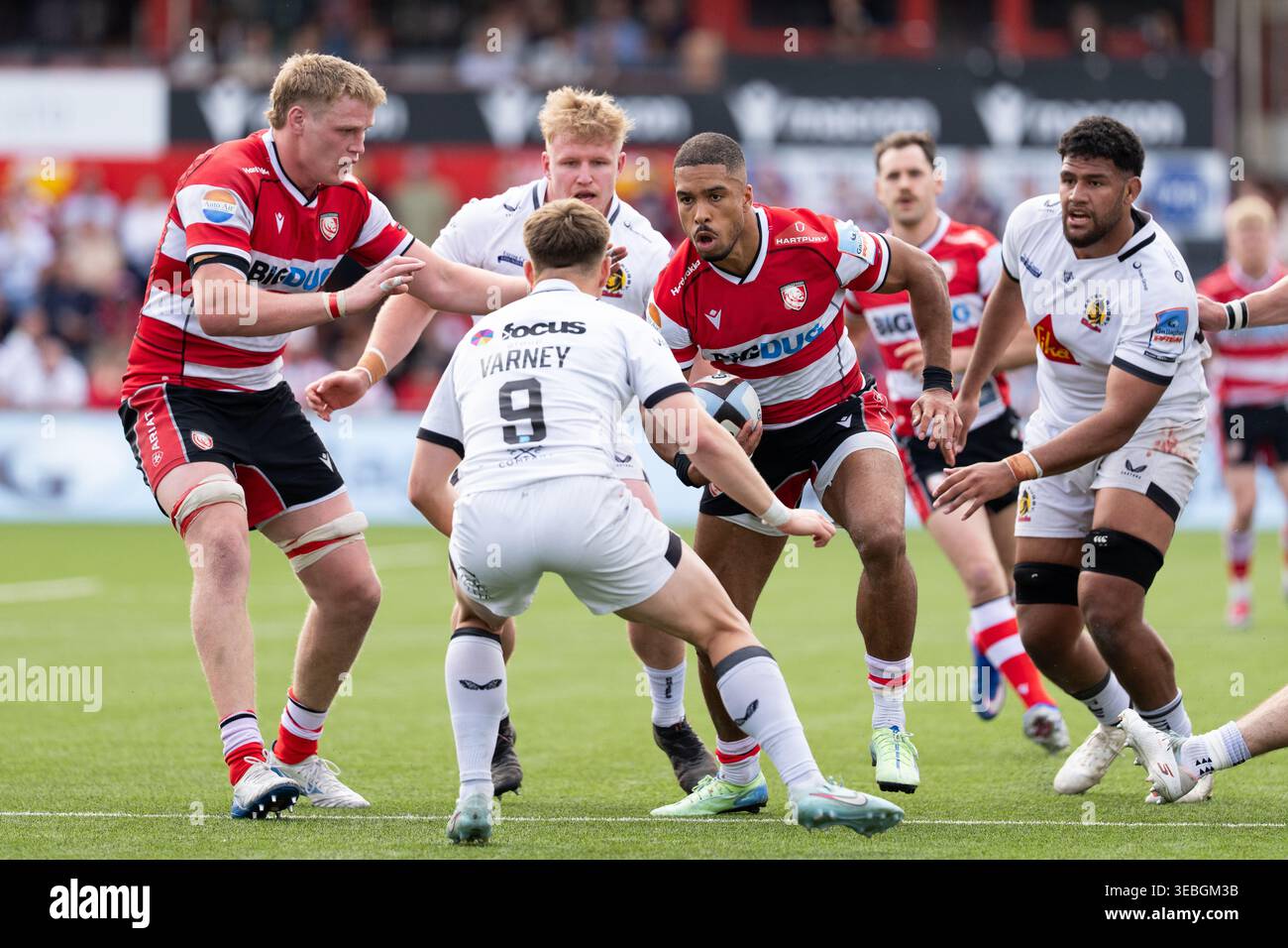 Gloucester écrase les Harlequins 48-0 et prend la tête de la Premiership