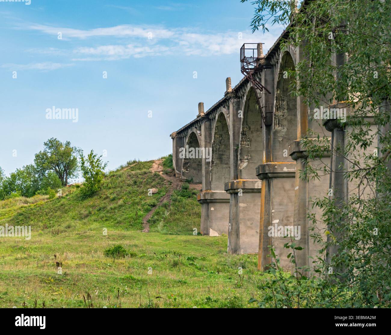 Concrete arch bridge hi-res stock photography and images - Alamy