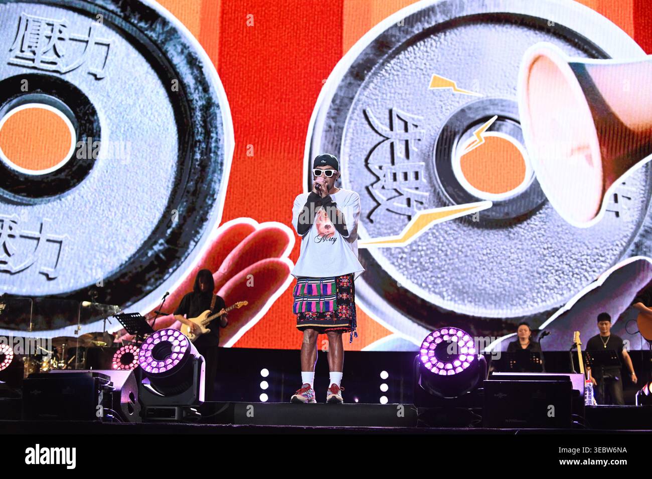Taiwanese singer Chang Chen-yue performs during his 'Go with the Flow ...