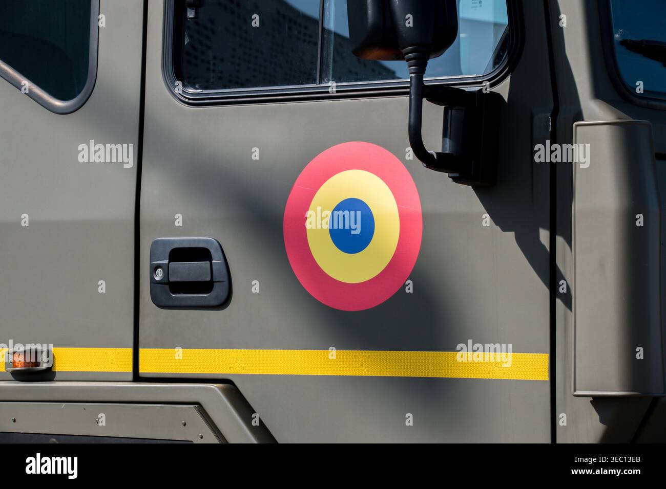 Rounded Vehicles The round flag seen on Romanian Army vehicles is known as a military ...