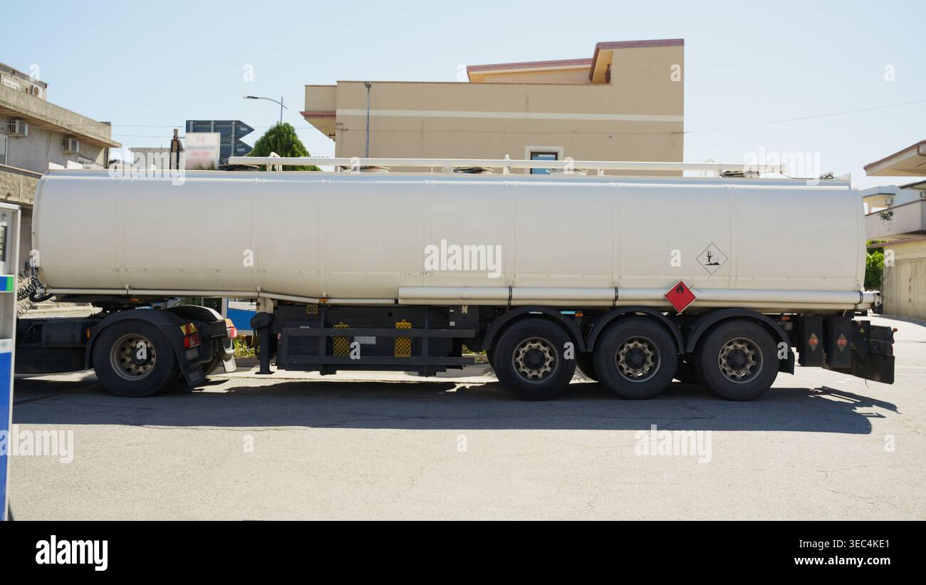 Aircraft refueling truck hi-res stock photography and images - Alamy
