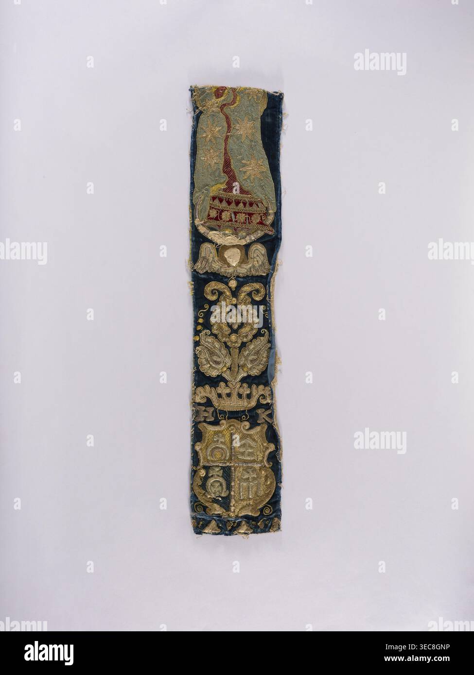 Chasuble pillar, embroidery, liturgical vestment, coats of arms, Lubicz ...