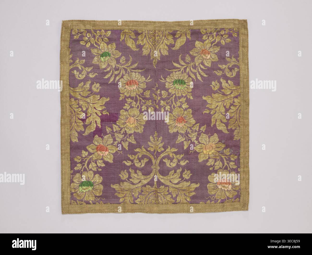 Parament Patterns Ornate floral motifs in shades of orange hi-res stock photography and ...