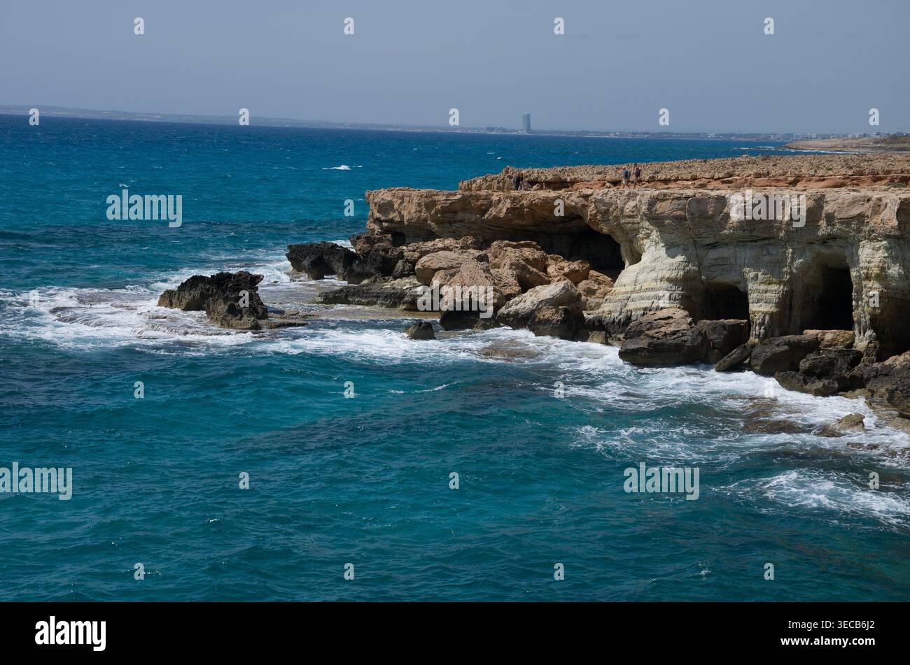 Rocky coastal cliffs turquoise hi-res stock photography and images - Alamy