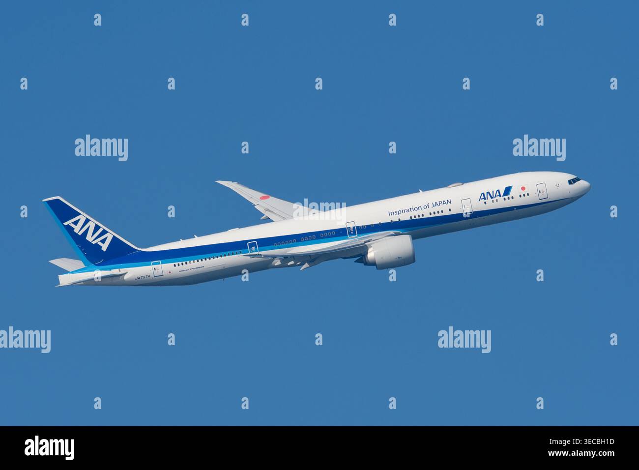 Boeing 777 ana airlines hi-res stock photography and images - Alamy