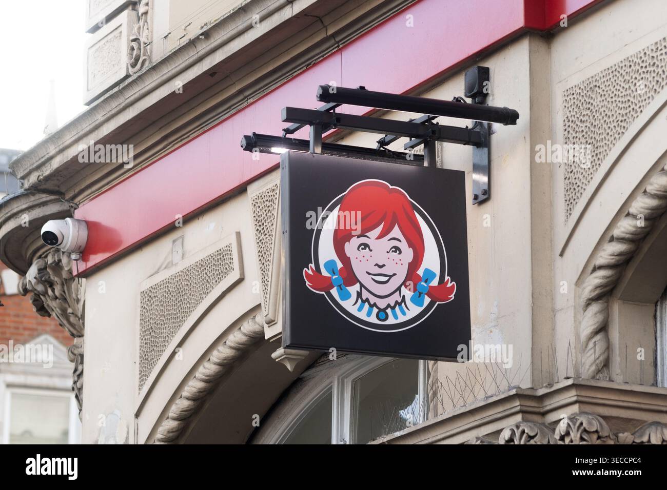 London, Uk - January 28, 2026 - Wendy’s fast food restaurant sign on ...