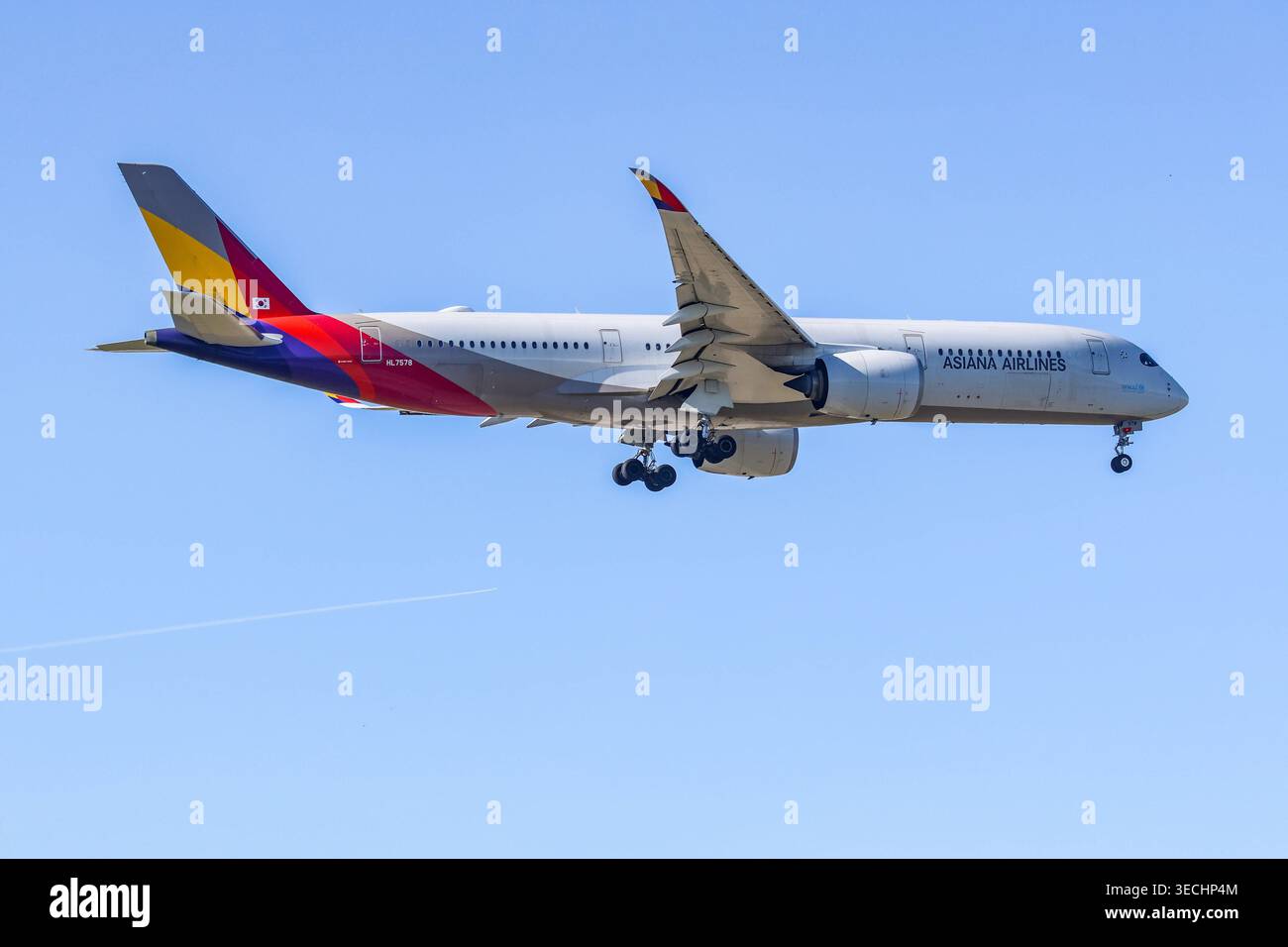 Asiana a350 hi-res stock photography and images - Alamy