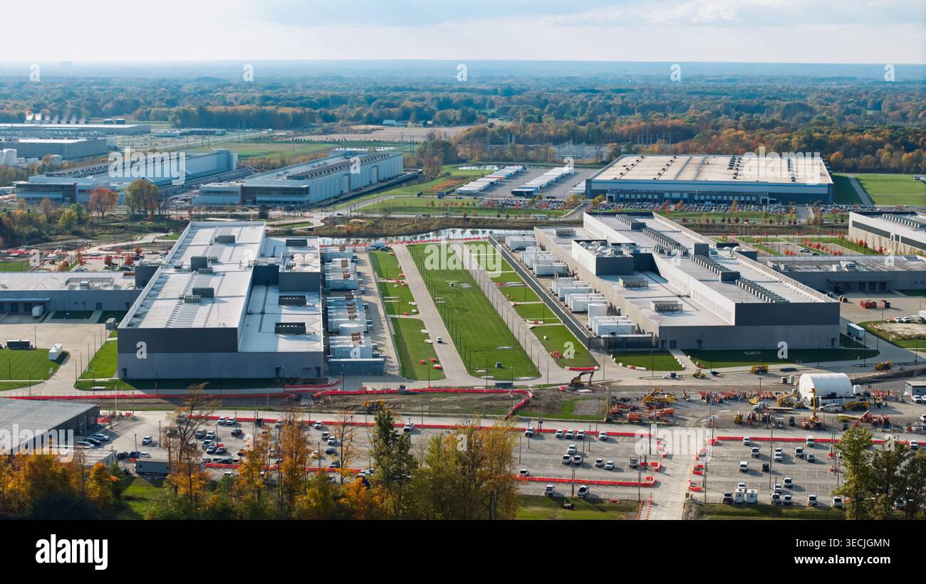 Vast data center campus cloud hi-res stock photography and images - Alamy