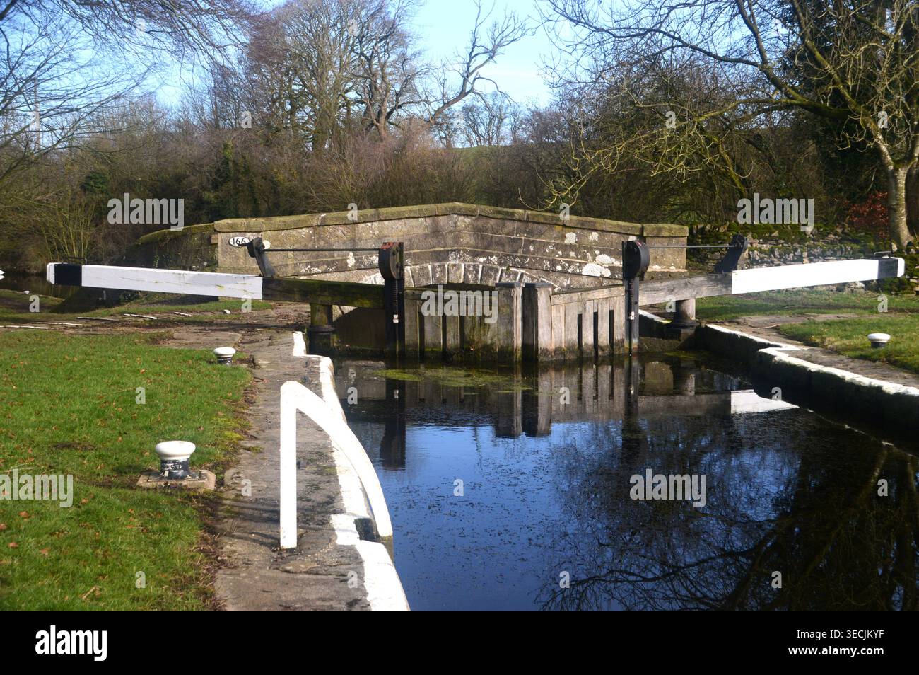 Plantation Bridge & Bank Newton Canal Lock No 40 on the Leeds ...