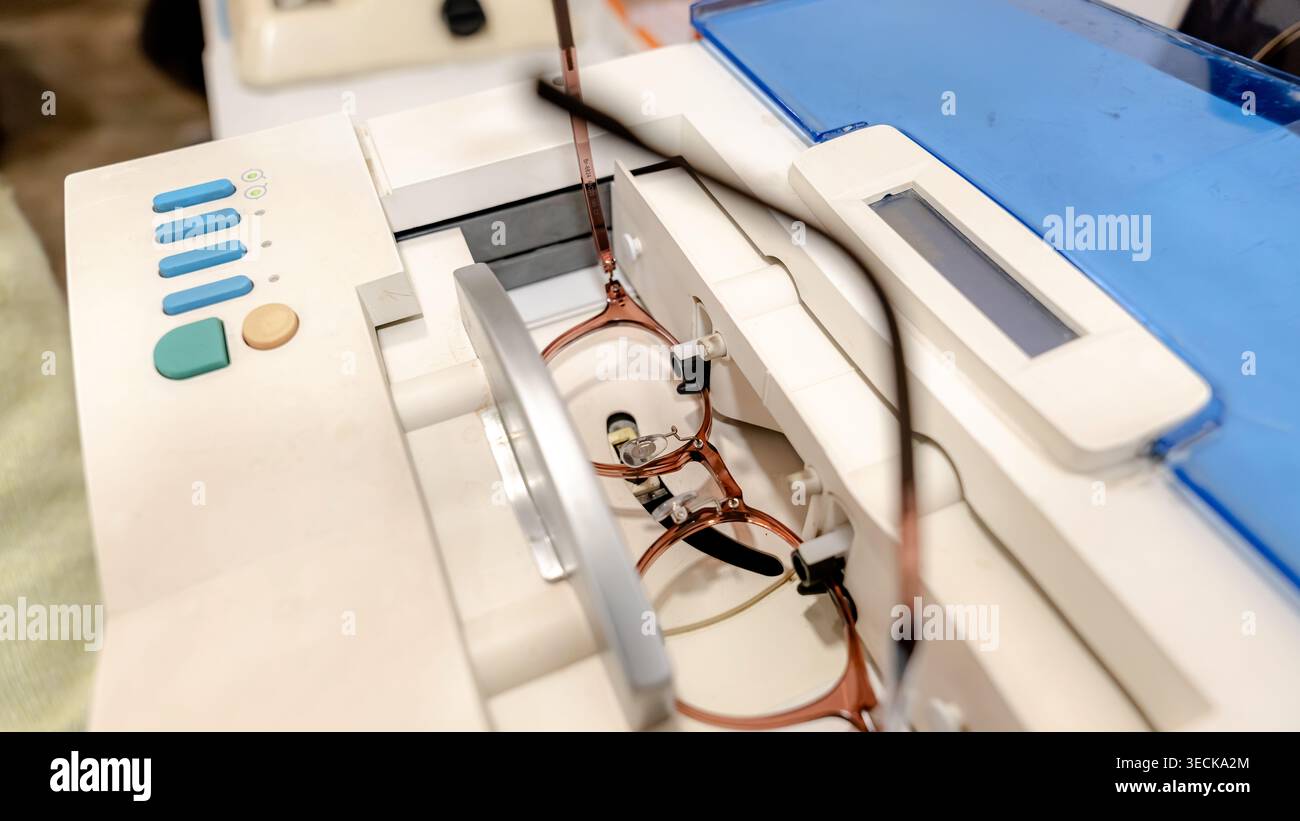 Optical engineering hi-res stock photography and images - Alamy