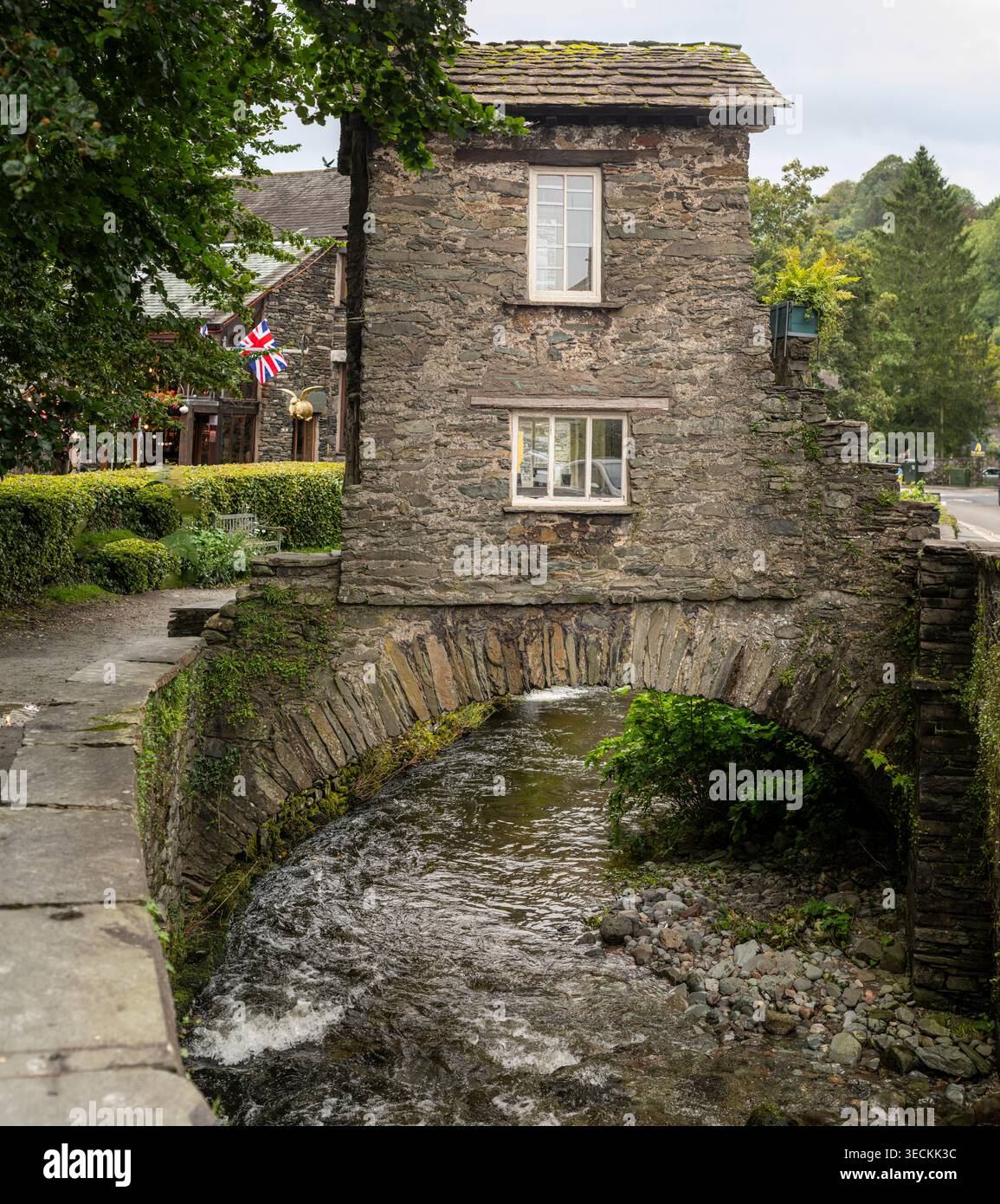 Bridge house ambleside hi-res stock photography and images - Alamy