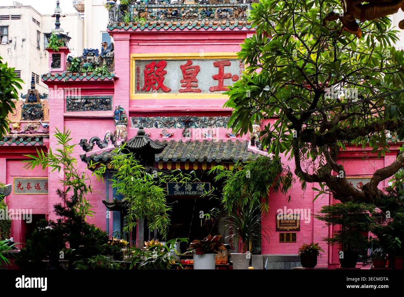 Jade emperor pagoda hi-res stock photography and images - Alamy