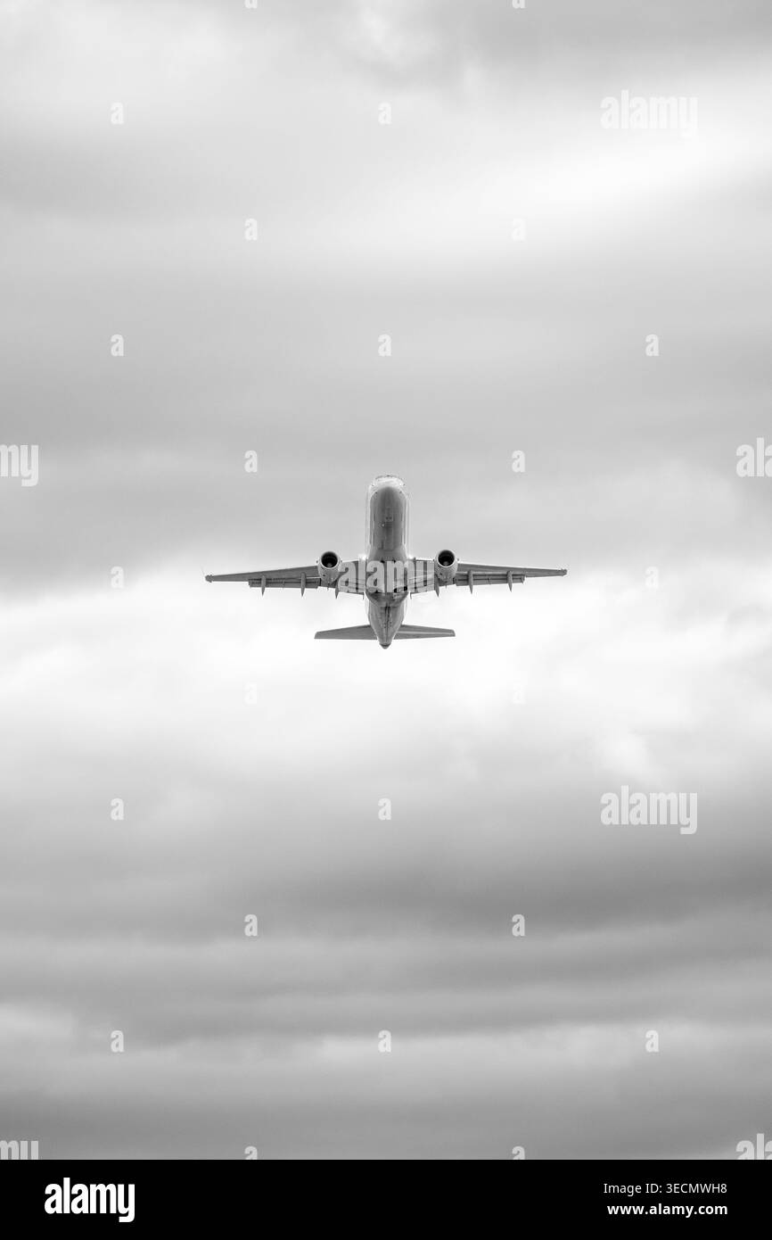 Twin engine passenger airliner Black and White Stock Photos & Images ...