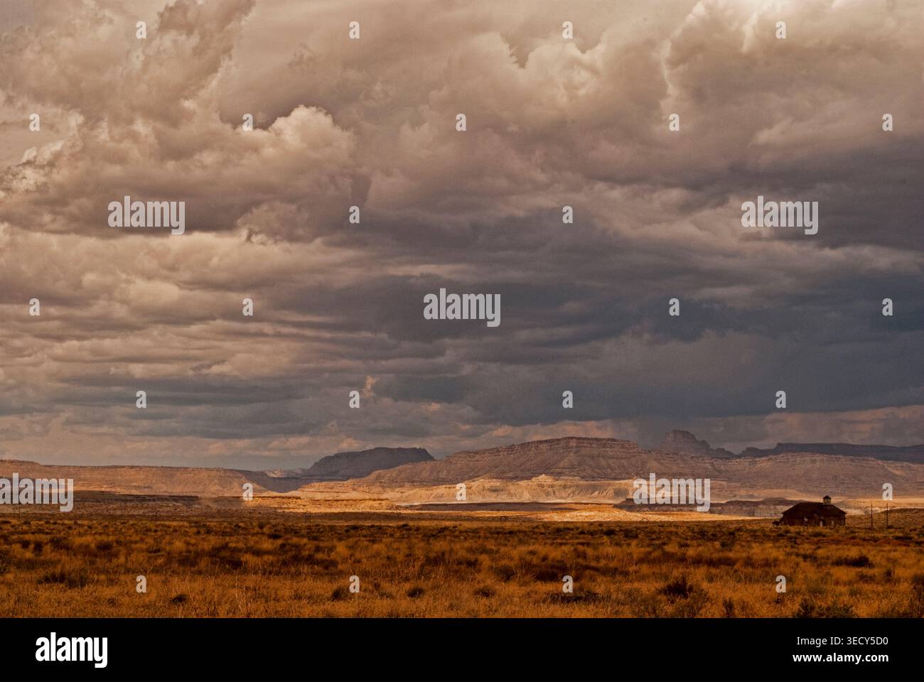 Low rain clouds desert plateau hi-res stock photography and images - Alamy