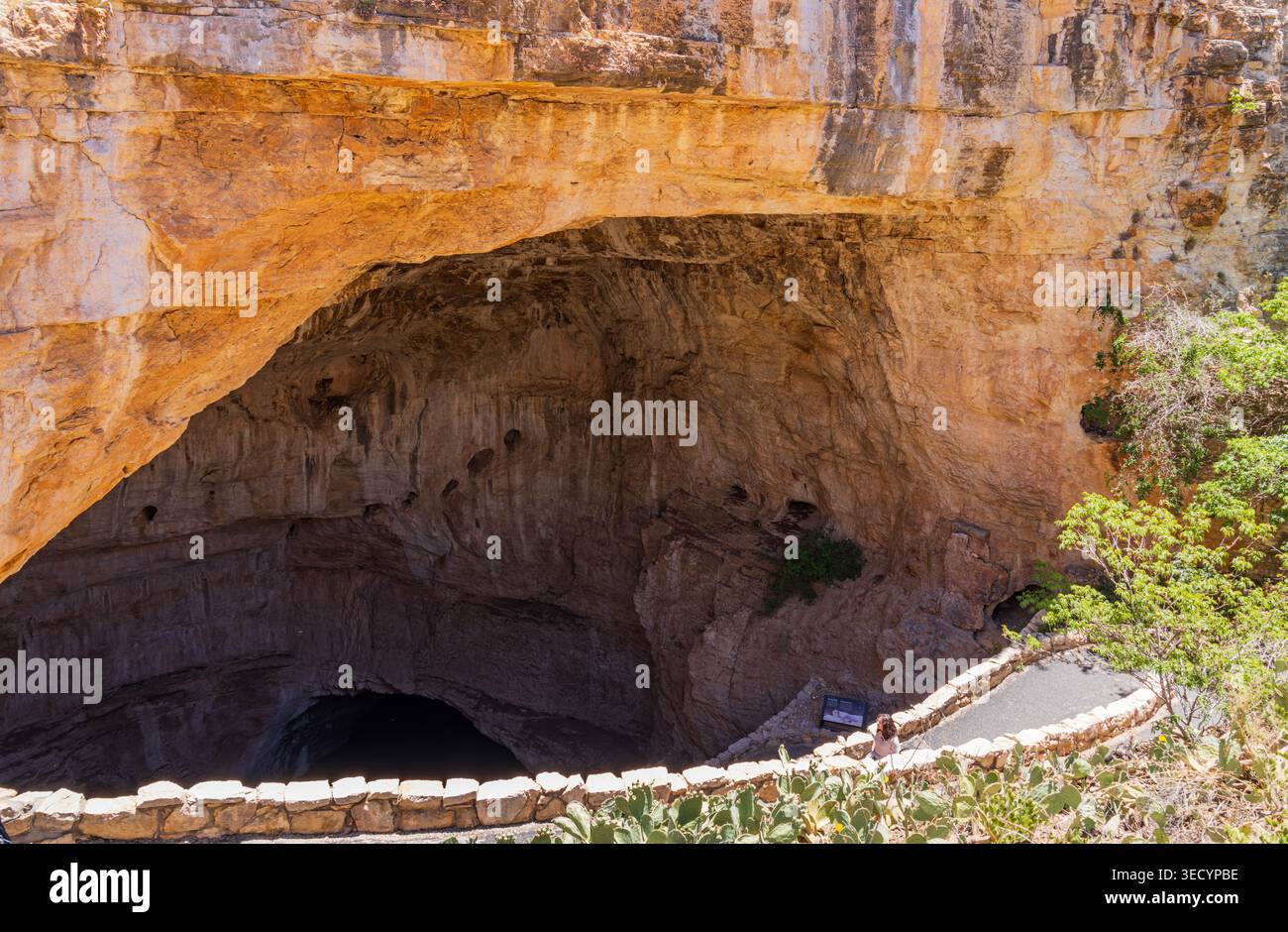 Ancient rock arch frames hi-res stock photography and images - Alamy