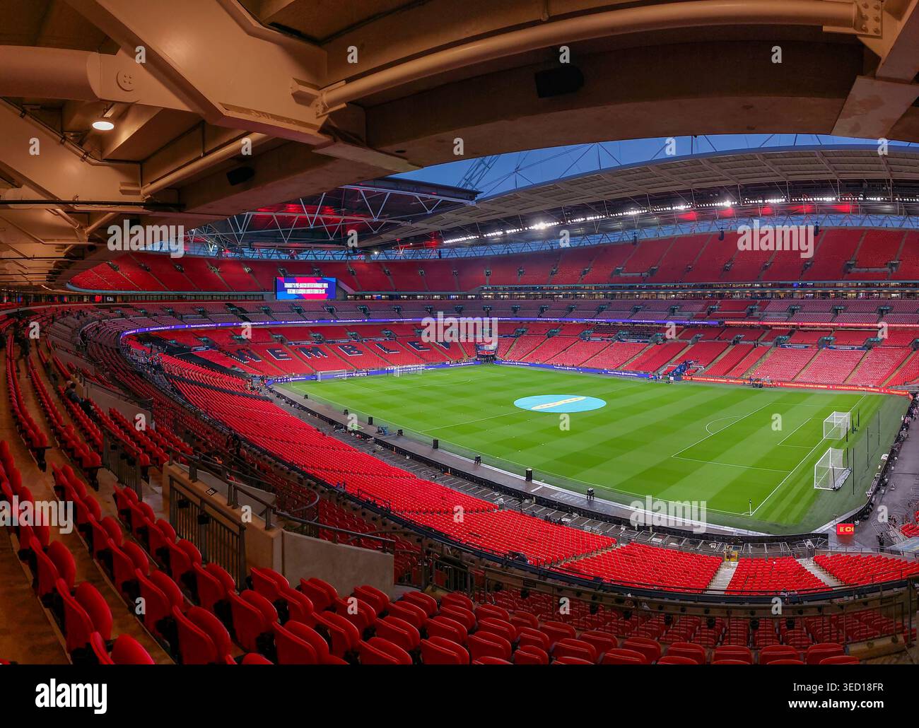 Seating at wembley stadium hi-res stock photography and images - Alamy